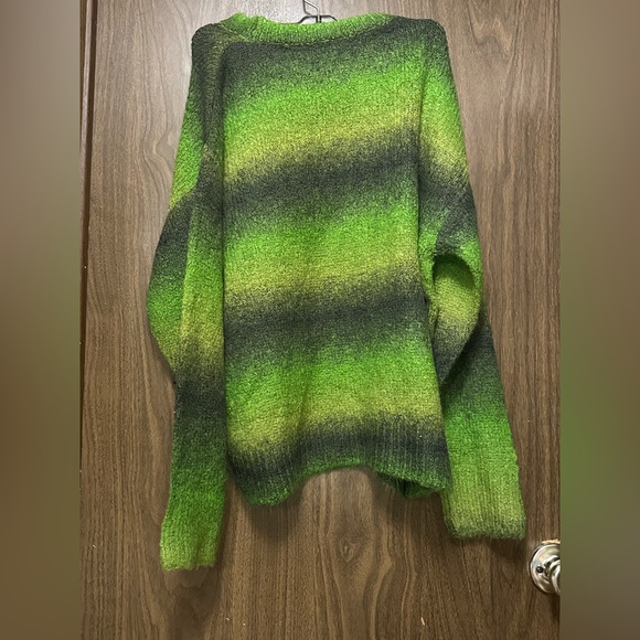 Carbon38 Green ombre Striped Sweater - Picture 5 of 10